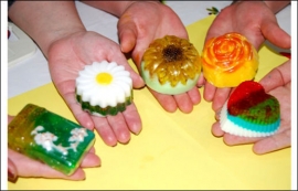 В Ставрополе творения ручной работы воспели «Золотые руки мамы»