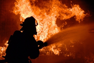 В Ставрополе в ночном пожаре пострадали трое человек