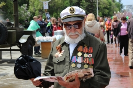 Жителей Невинномысска с Днем Победы поздравили сотрудники птицекомбината