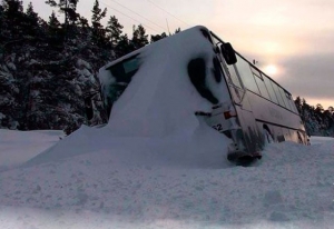 На Ставрополье в снежный плен попал рейсовый автобус