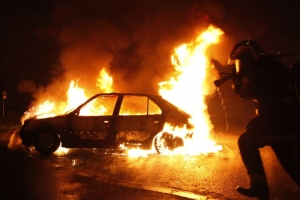 На СТО вблизи Ставрополя сгорели семь автомобилей, три повреждены