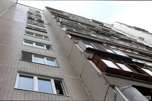 В Кисловодске мужчина выпал из окна многоэтажки