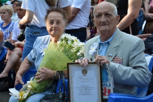 В День семьи, любви и верности в Ставрополе наградили крепкие семейные пары