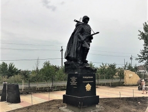 На аллее «Дружбы» в Михайловске установили памятник
