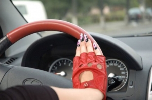 В Невинномысске несовершеннолетние подруги устроили прогулку на родительском авто