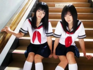 Токийским школьницам запретили продажные свидания