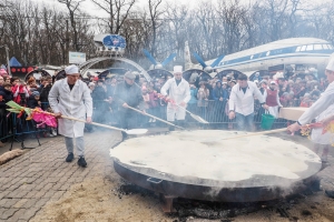 В парке Победы Ставрополя рекорд: в последний день Масленицы там побывало больше 100000 человек