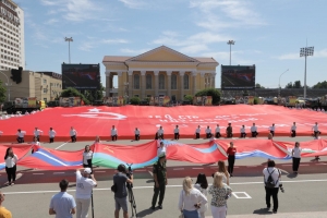 В Ставрополе 24 июня развернули самую большую в мире копию Знамени Победы