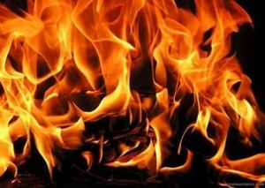 На Ставрополье неизвестный юноша вывел из горящего дома 98-летнюю старушку