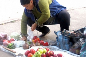 В Пятигорске два центнера овощей и фруктов пошли под пресс