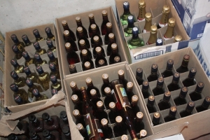 Две тысячи литров конфискованного алкоголя продали полицейские на Ставрополье