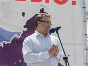 Губернатор Ставрополья исполнил гимн России с участниками митинга