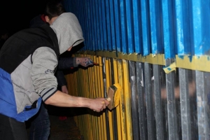 Жителям Кисловодска не понравился жовто-блакитный забор