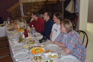 На Ставрополье блогеров покормили блинами при храме