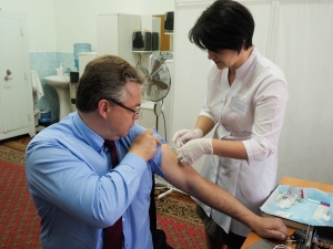 Губернатор Ставрополья показал, как противостоять гриппу