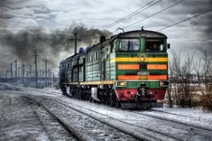 На Ставрополье на железной дороге столкнулись легковушка и локомотив