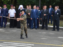 Юных кадетов в Ставрополе посетил полпред Президента