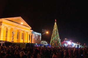 На площади Ленина в Ставрополе впервые транслируют новогоднее поздравление Президента под закуски