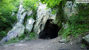 Пещера - искусственного происхождения, это - тоннель длиной около 400 метров с небольшими боковыми тупиковыми ответвлениями