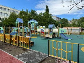 В Кисловодске по нацпроекту появилась многофункциональная детская площадка за ₽25 млн