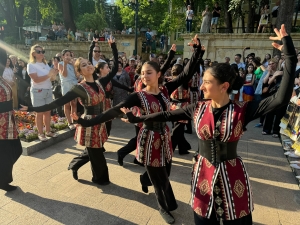 В Кисловодске открыли бесплатные мастер-классы по национальным танцам