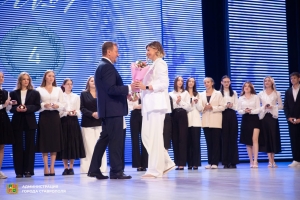 Мэр Ставрополья наградил молодёжных активистов города